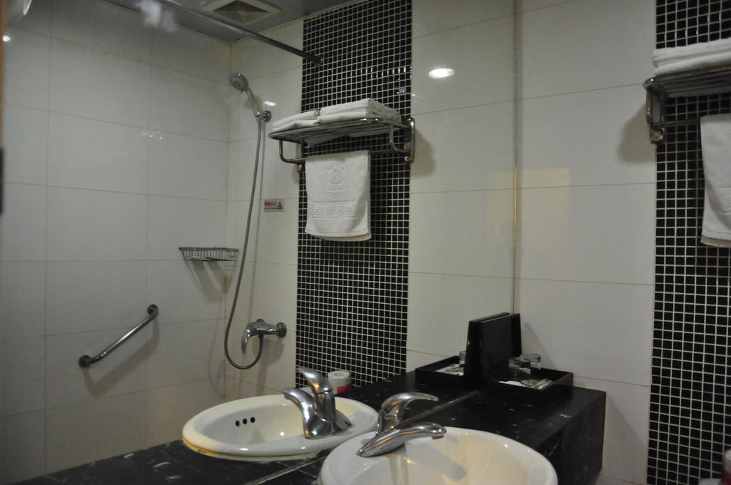 Super 8 Hotel Beijing Shijingshan Jiujiuyuan Rum bild