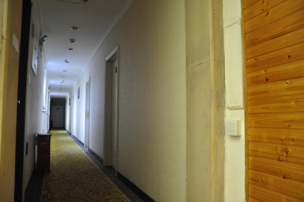 Super 8 Hotel Beijing Shijingshan Jiujiuyuan Exteriör bild