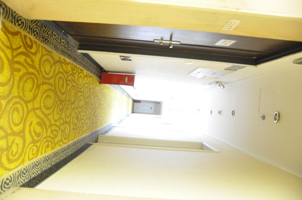 Super 8 Hotel Beijing Shijingshan Jiujiuyuan Exteriör bild